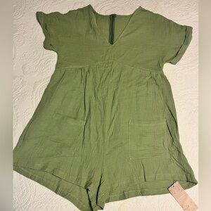 Emery Rose Romper NWT Large